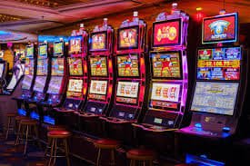 Filipino bettor placing a live PBA bet on Lucky Red mobile app